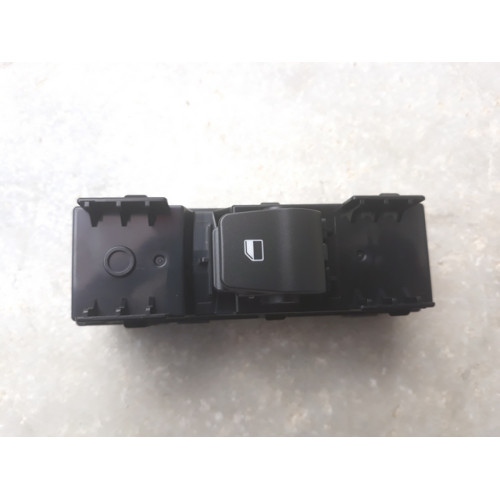 CAM AÇMA DÜĞMESİ ÖN SAĞ HYUNDAI İ30 2016-2019